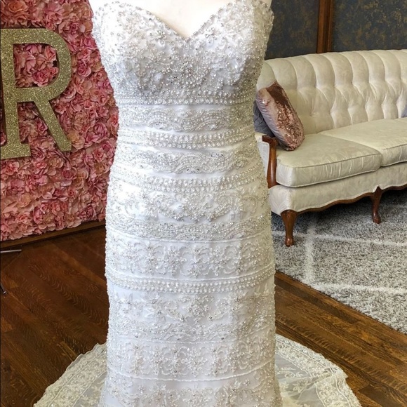 Allure Couture Wedding Dress - Sample - Picture 5 of 8
